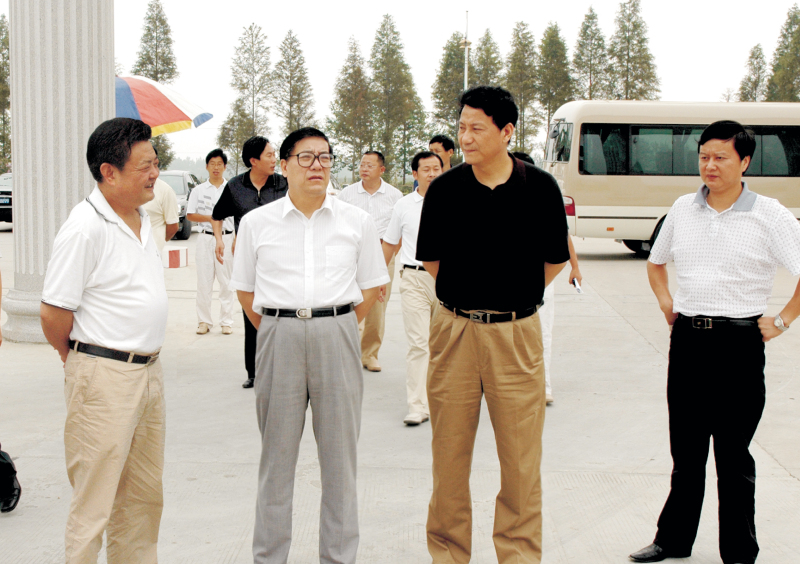湖北省委常委、統(tǒng)戰(zhàn)部部長蘇曉云蒞臨我公司考察，張嗣義書記陪同
